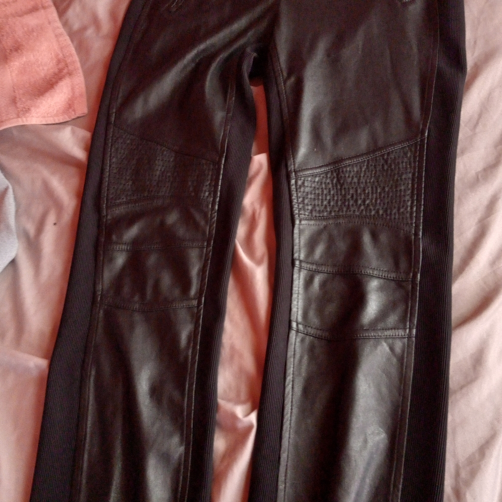 Bcbg kalin leggings never worn  very good condition